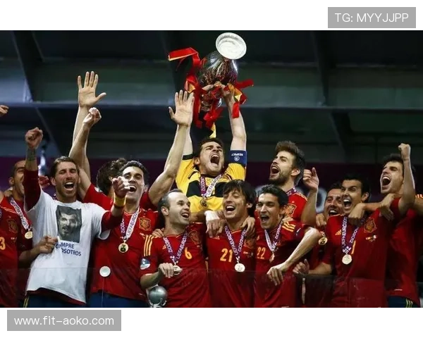 足球传奇之星九宫格解析：盘点世界足坛顶尖球员的风采与荣耀