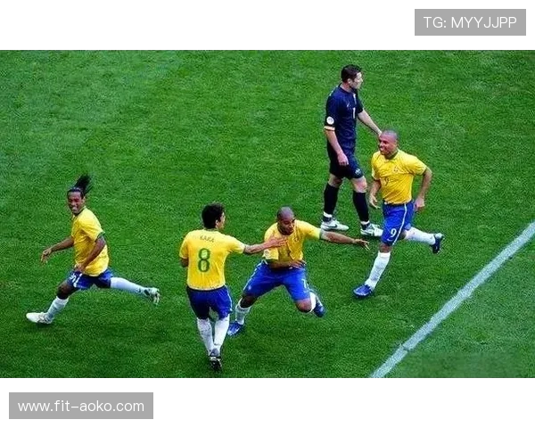 足球场上的爆发力天才球员盘点速度与力量并存的竞技风采