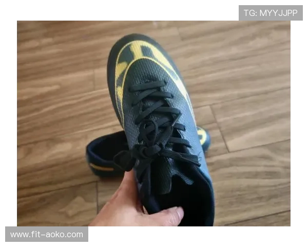 足球巨星们的鞋码揭秘从梅西到C罗脚上战靴有多大